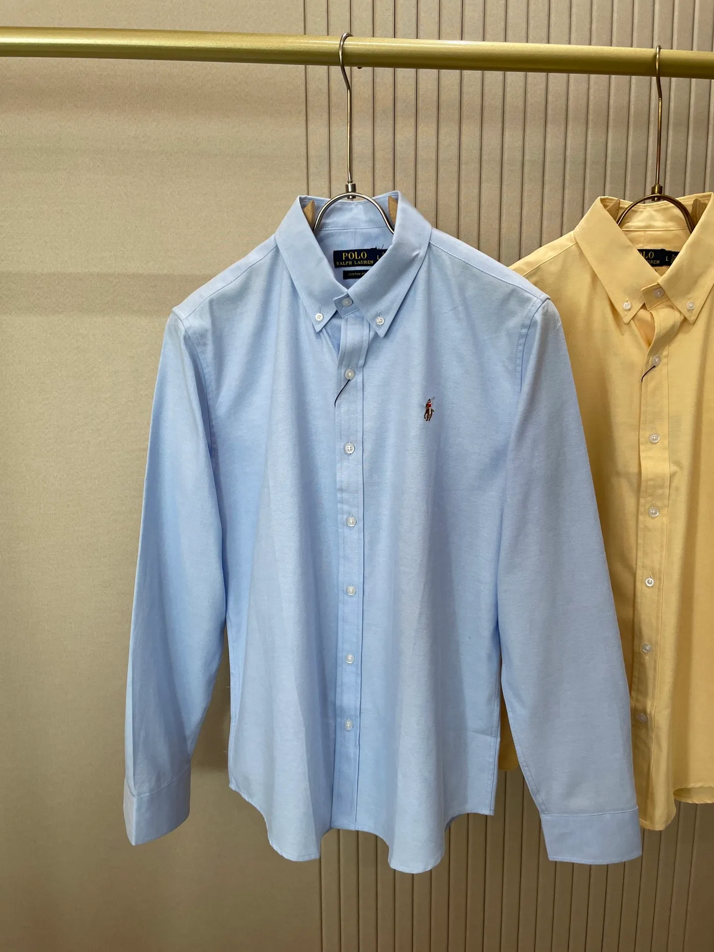 P220 🌸🌸🌸 POLO Ralph Lauren [High Quality] Classic shirt! Classic casual shirt made of pure cotton fabric with unique design, simple, clean and classic version design. It is a versatile style that can be switched at will. The fabric feels soft and delicate, highly breathable, close to the skin and comfortable to wear. It can be worn alone as an inner layer. Its versatile performance is beyond your imagination! The upper body of the ready-to-wear is simple and classic yet elegant! Size:M-XXL